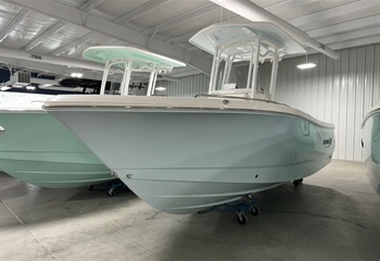 2026 Robalo R230 Ice Blue  Boat